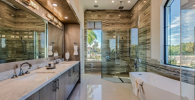 A picture of a luxurious bathroom.
